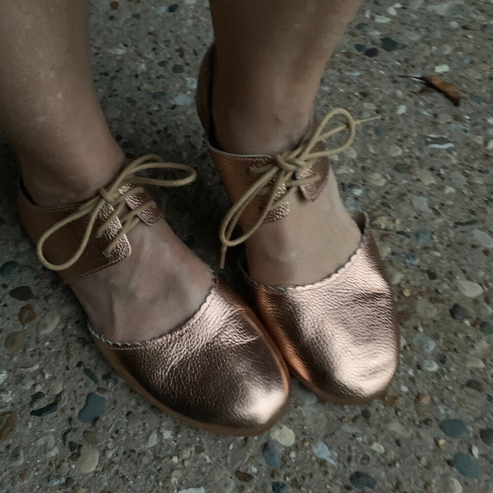 Monkey Feet Rose Gold Close Toed Tie Sandals Size 41
